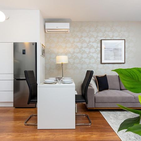 Royal City Center Mennica Residence By Noclegi Renters Warszawa Eksteriør billede