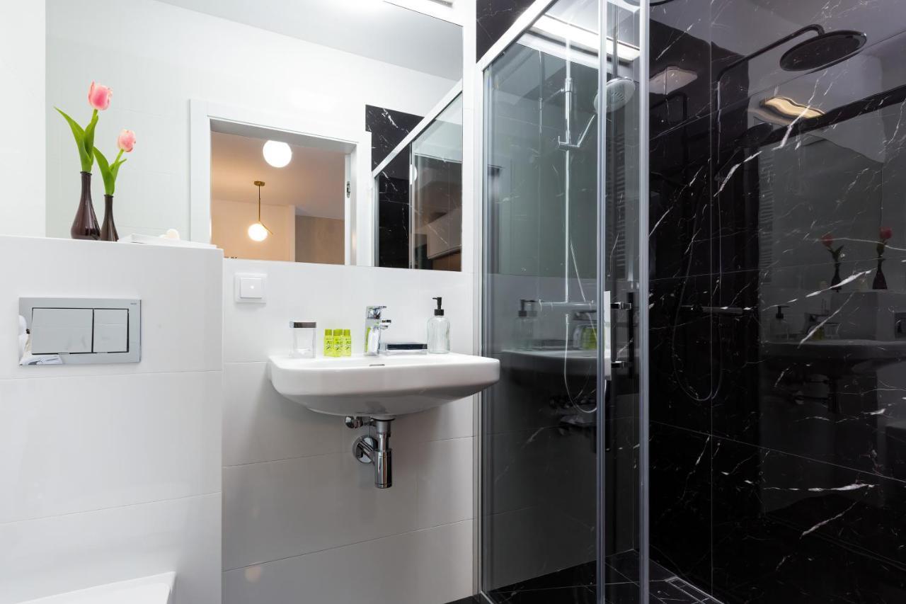 Royal City Center Mennica Residence By Noclegi Renters Warszawa Eksteriør billede