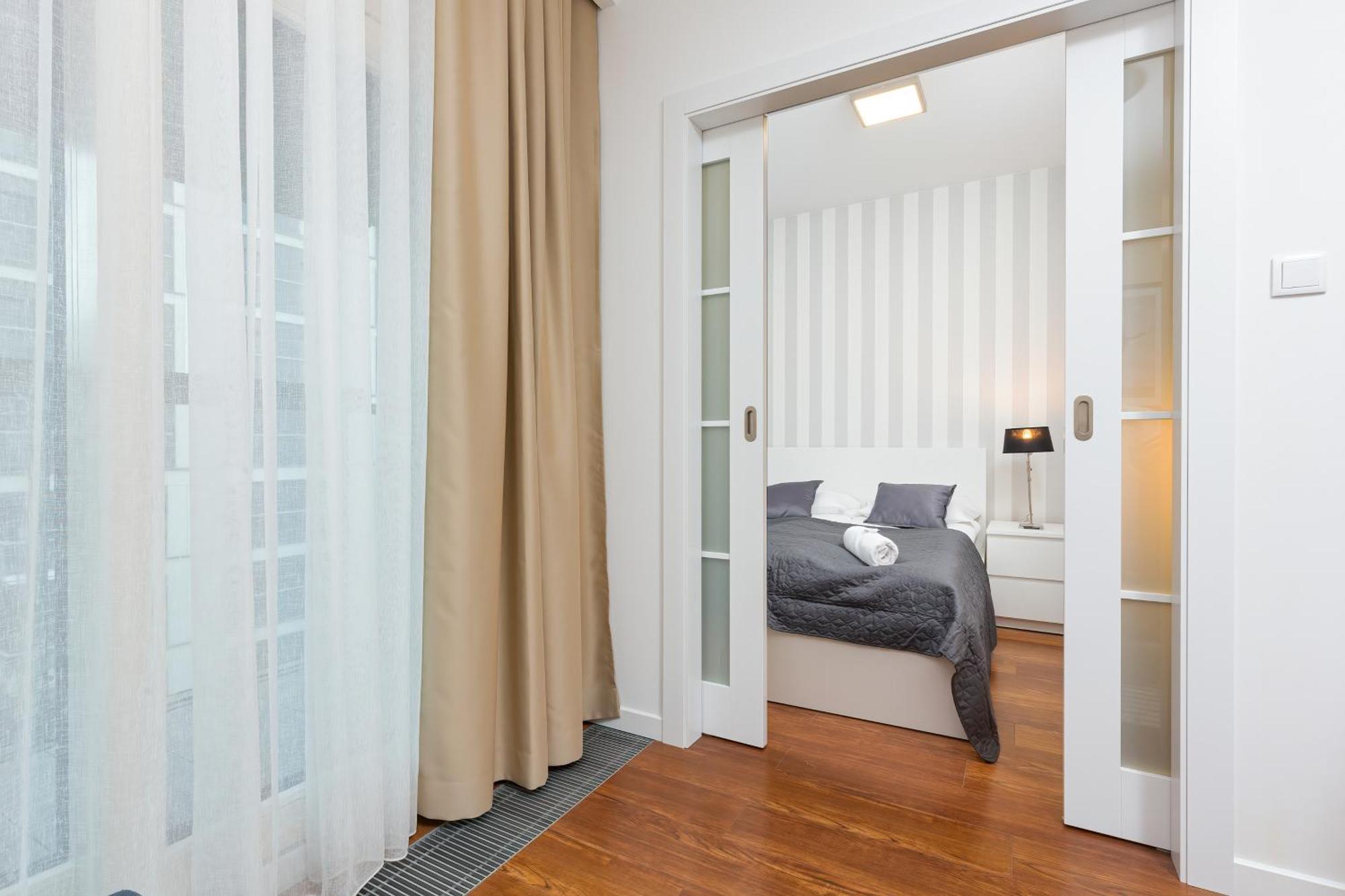 Royal City Center Mennica Residence By Noclegi Renters Warszawa Eksteriør billede