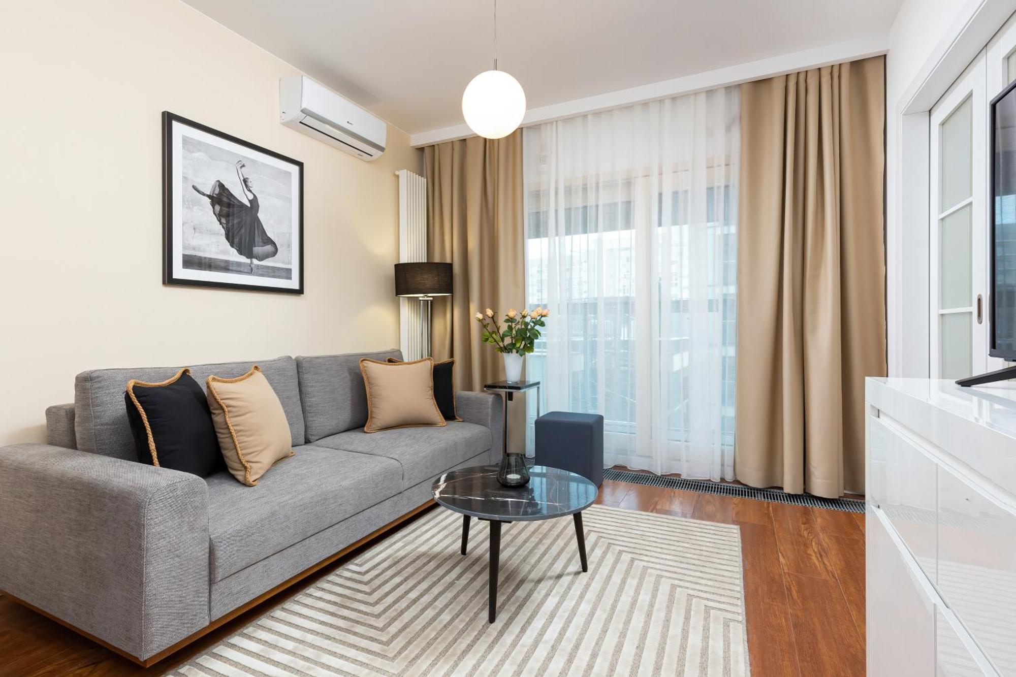 Royal City Center Mennica Residence By Noclegi Renters Warszawa Eksteriør billede
