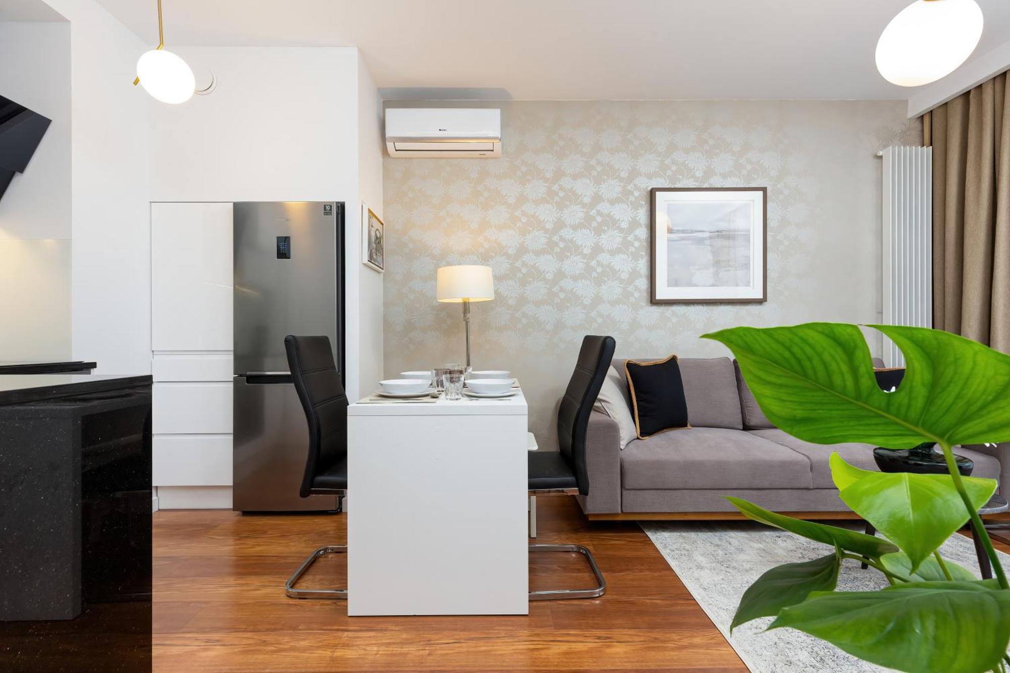Royal City Center Mennica Residence By Noclegi Renters Warszawa Eksteriør billede