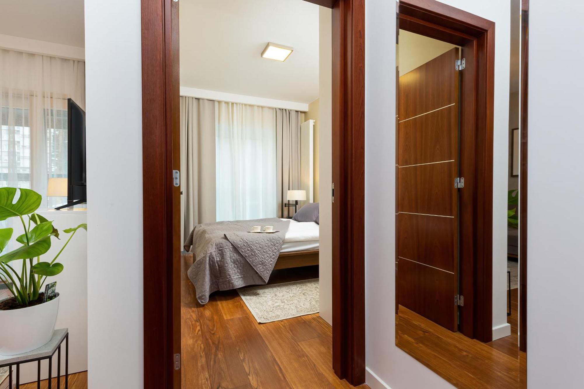Royal City Center Mennica Residence By Noclegi Renters Warszawa Eksteriør billede